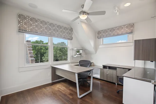 a picture of a brick building