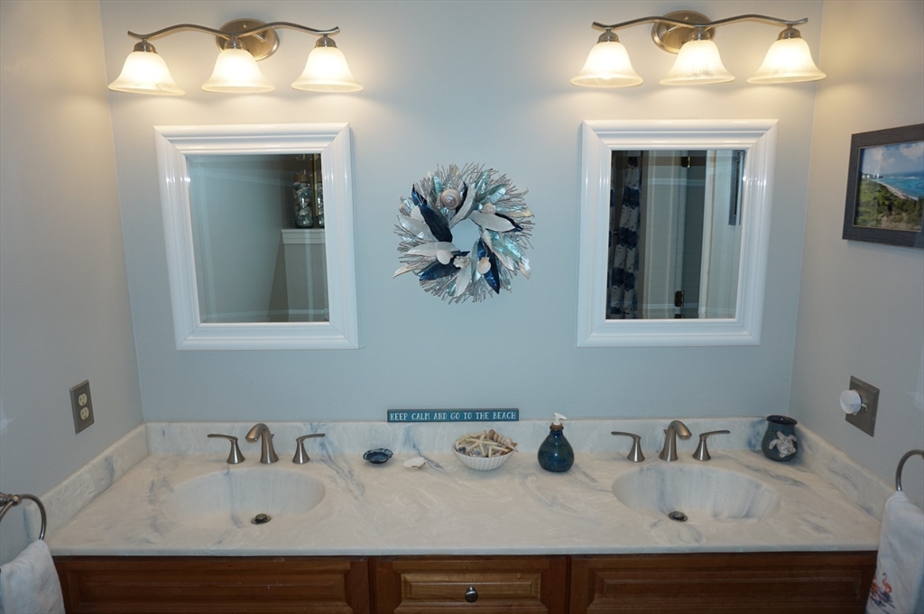 103 Bridle Cross Road, Unit 103 Fitchburg, MA 01420 - Photo 19 of 36 a bathroom with a sink and a mirror