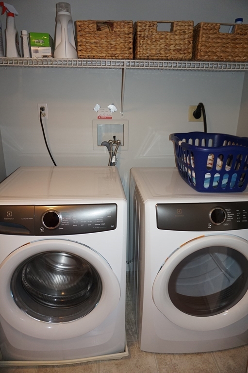 103 Bridle Cross Road, Unit 103 Fitchburg, MA 01420 - Photo 23 of 36 a utility room with dryer and washer