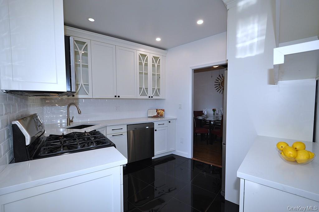 949 Palmer Road, Unit 2G Bronxville, NY 10708 - Photo 11 of 40 a kitchen with a refrigerator and a stove top oven