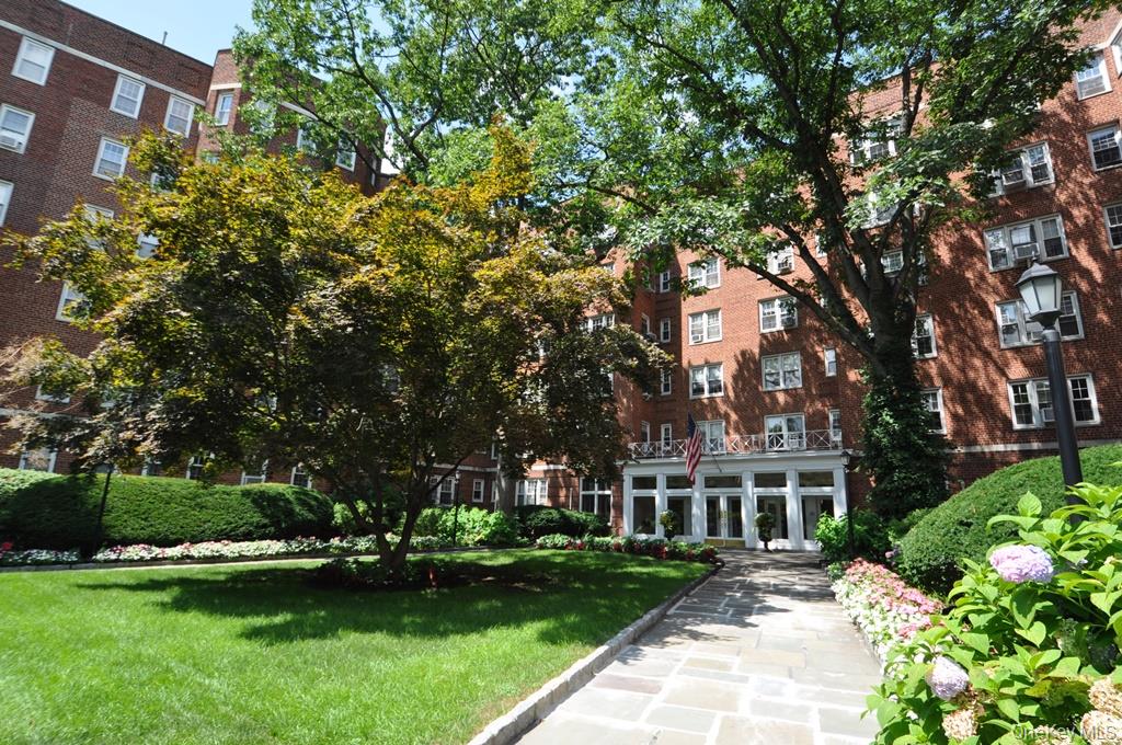 949 Palmer Road, Unit 2G Bronxville, NY 10708 - Photo 33 of 40 a view of a building with a garden