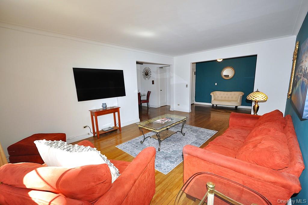 949 Palmer Road, Unit 2G Bronxville, NY 10708 - Photo 6 of 40 a living room with furniture and a flat screen tv