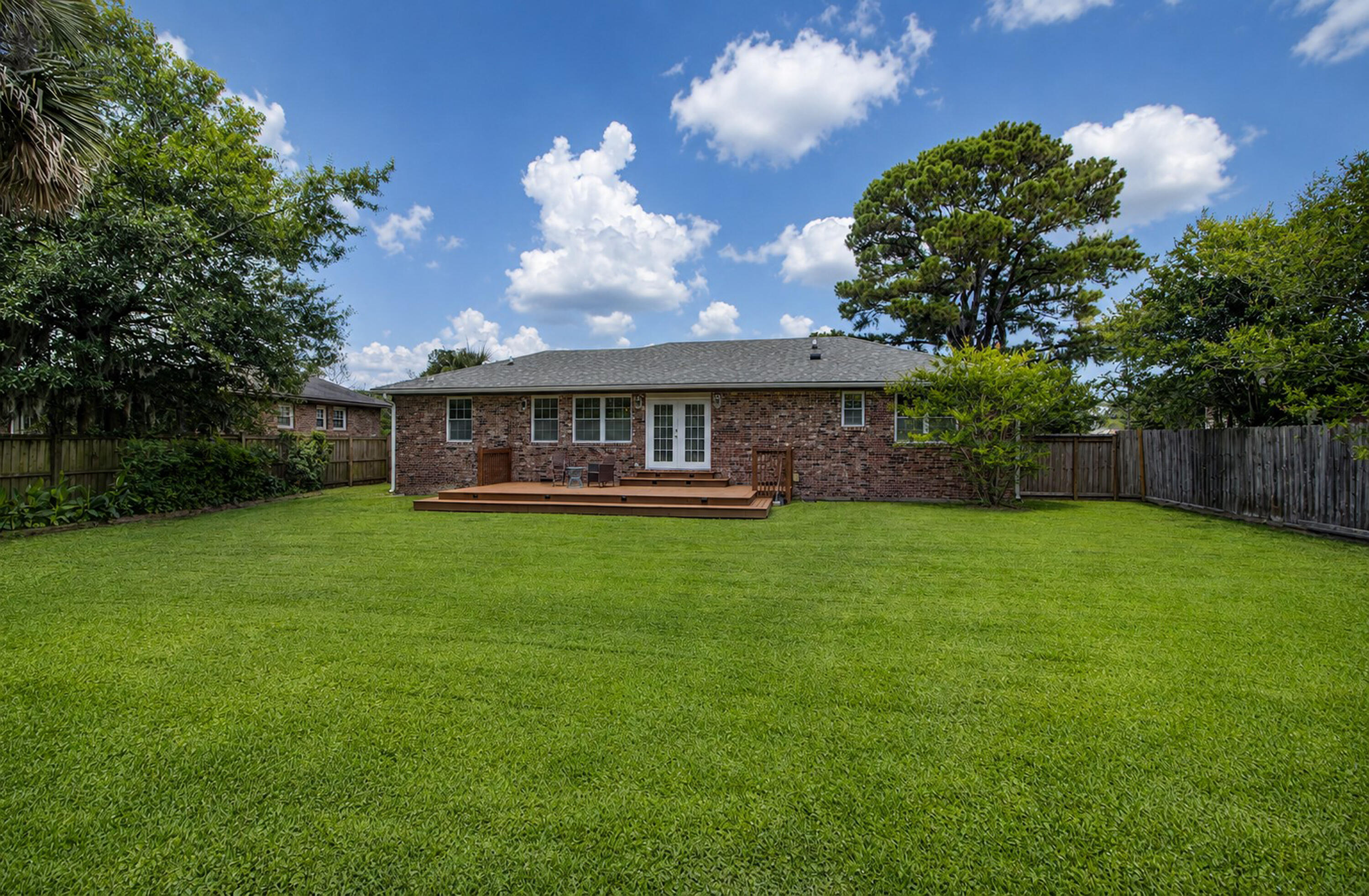 1084 Rosemead Road Mount Pleasant, SC 29464 - Photo 3 of 38
