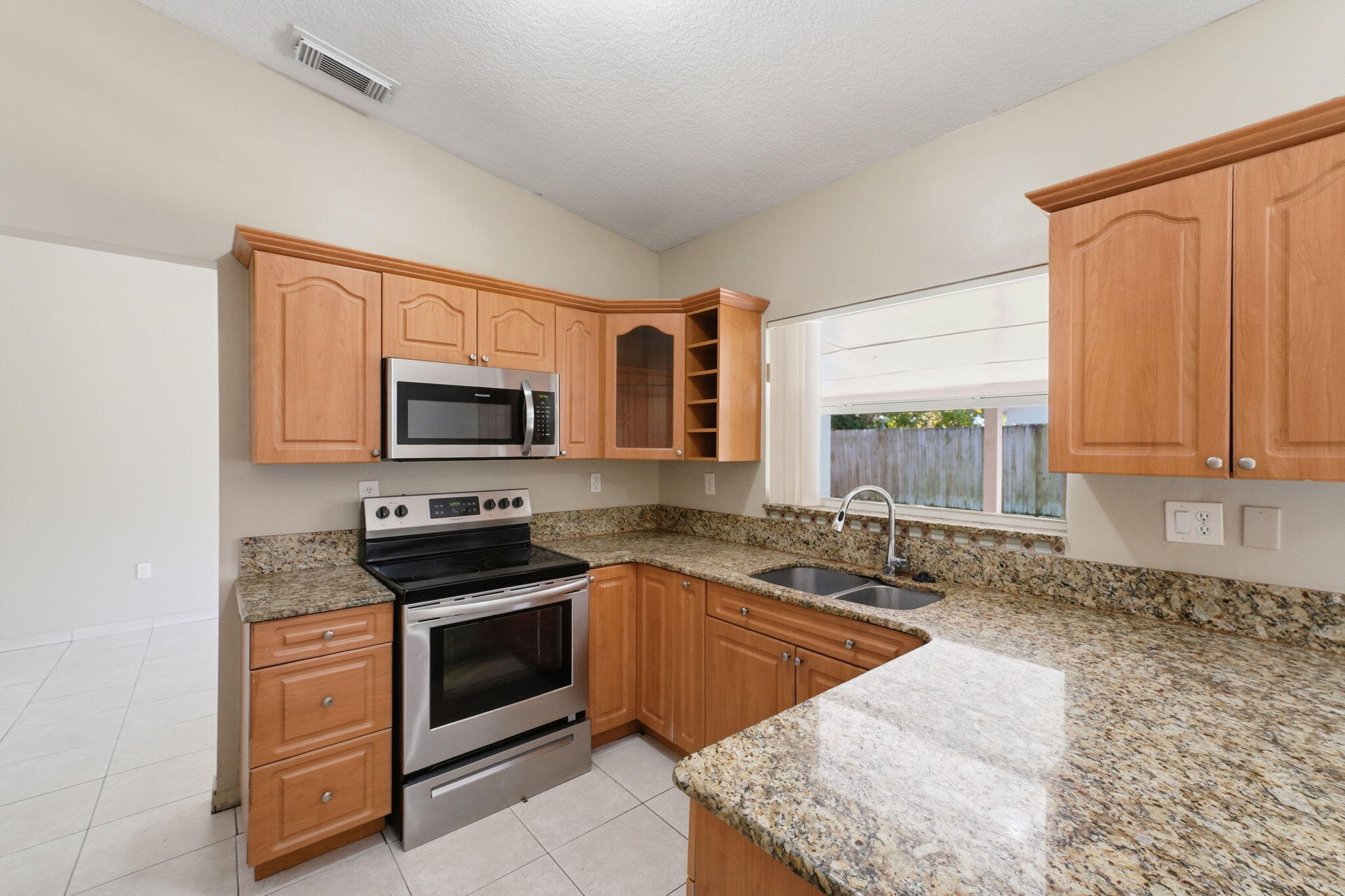 14490 Southwest 174th Terrace Miami, FL 33177 - Photo 9 of 33 ListerPros_009