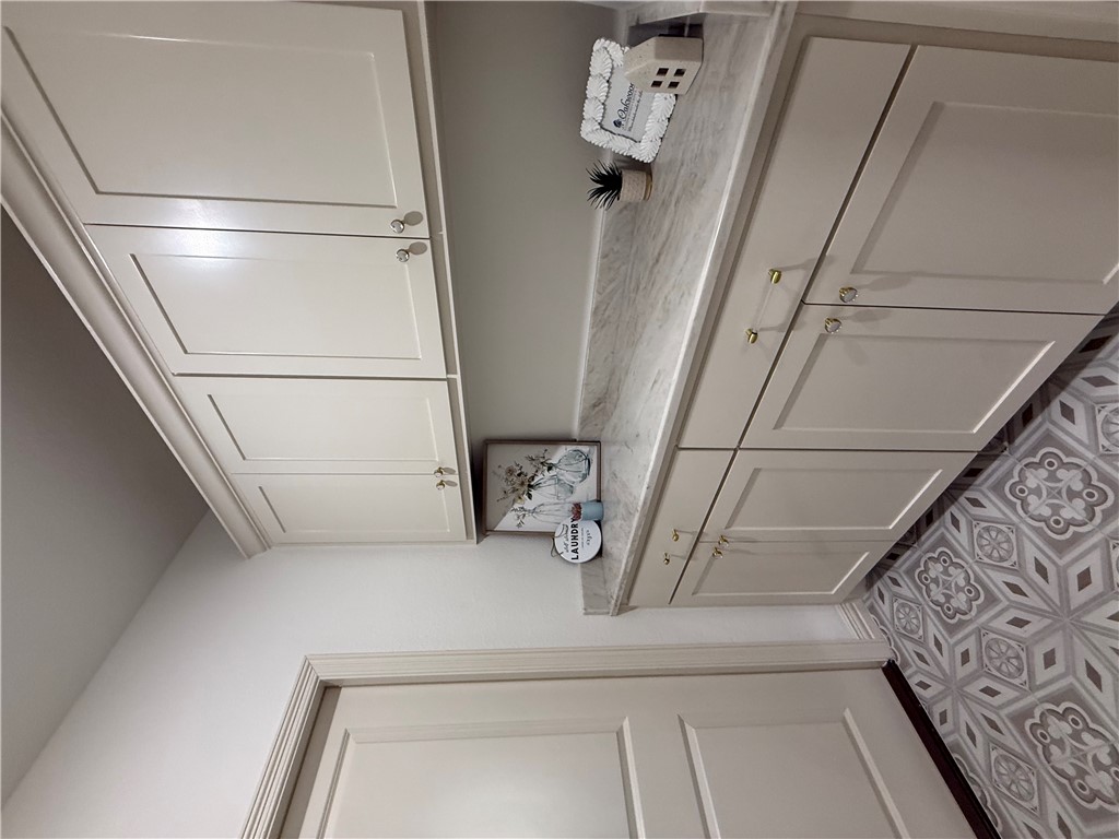 3201 Hunters Crossing Bryan, TX 77808 - Photo 30 of 40 View of laundry room