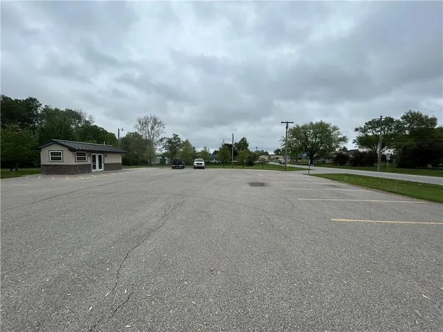 $379,900 | 102 West Lawrence Street, Kearney, MO 64060