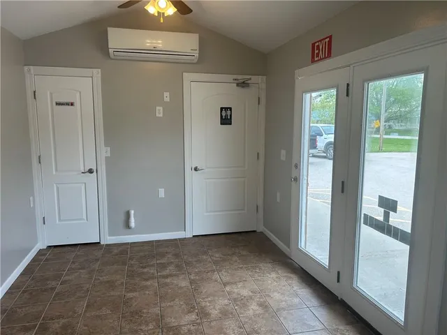 $379,900 | 102 West Lawrence Street, Kearney, MO 64060