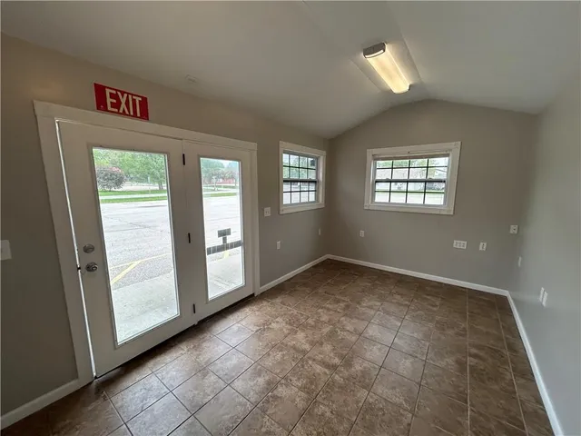 $379,900 | 102 West Lawrence Street, Kearney, MO 64060