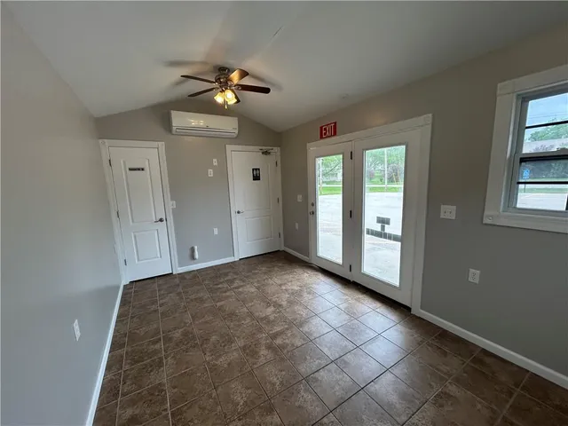 $379,900 | 102 West Lawrence Street, Kearney, MO 64060