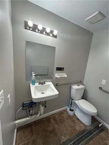 $379,900 | 102 West Lawrence Street, Kearney, MO 64060