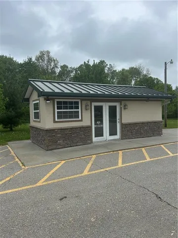 $379,900 | 102 West Lawrence Street, Kearney, MO 64060