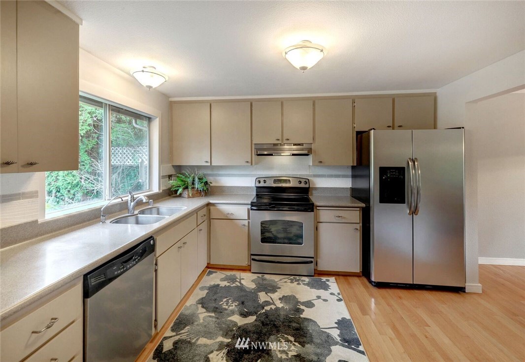 22024 Meridian Avenue South Bothell, WA 98021 - Photo 4 of 14