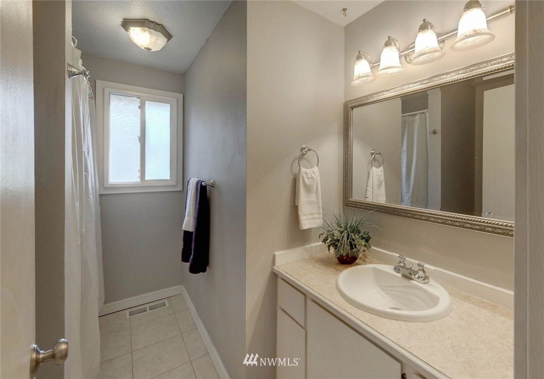 22024 Meridian Avenue South Bothell, WA 98021 - Photo 8 of 14
