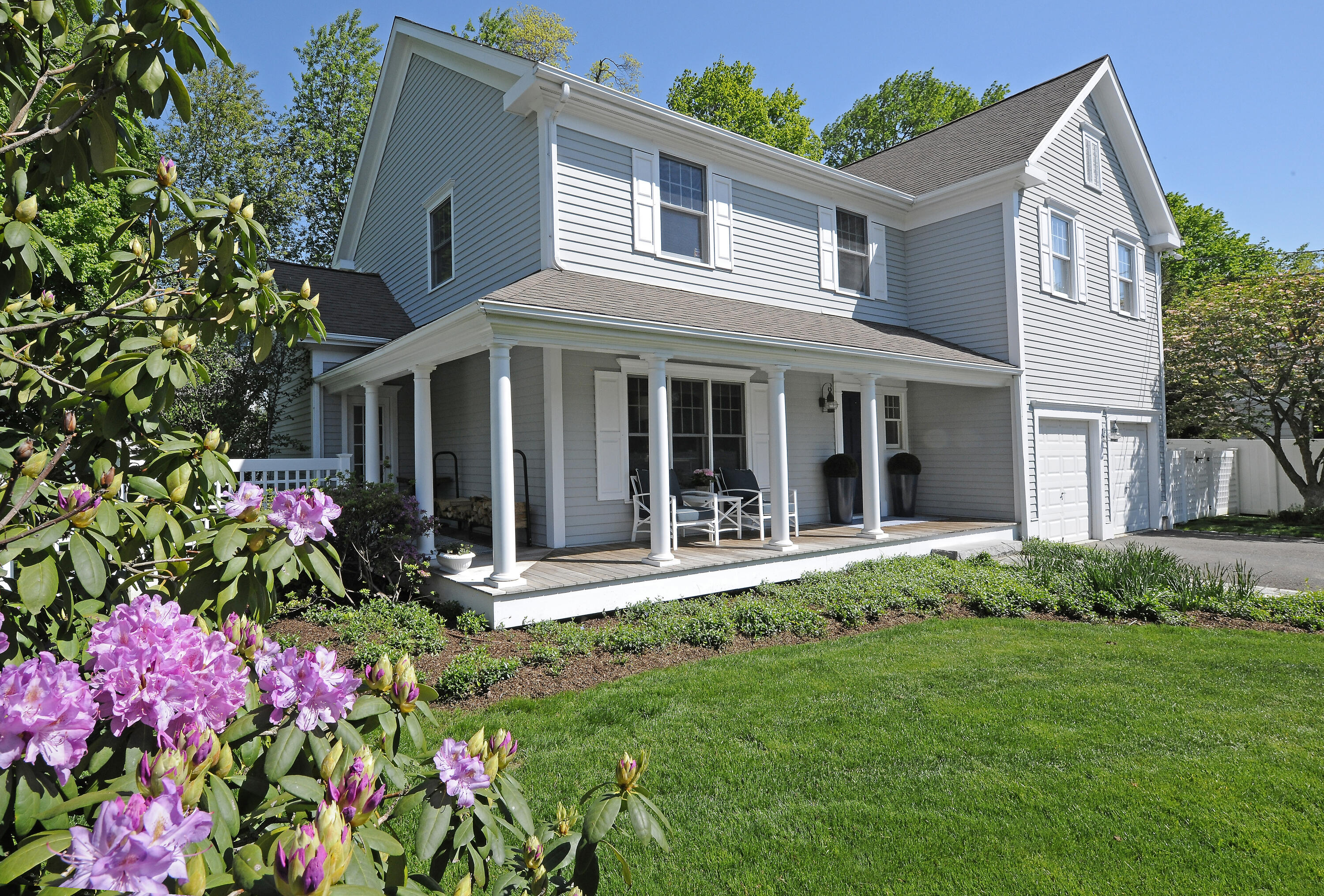 27 A Middlesex Road Darien, CT 06820 - Photo 26 of 27 a front view of a house with a porch