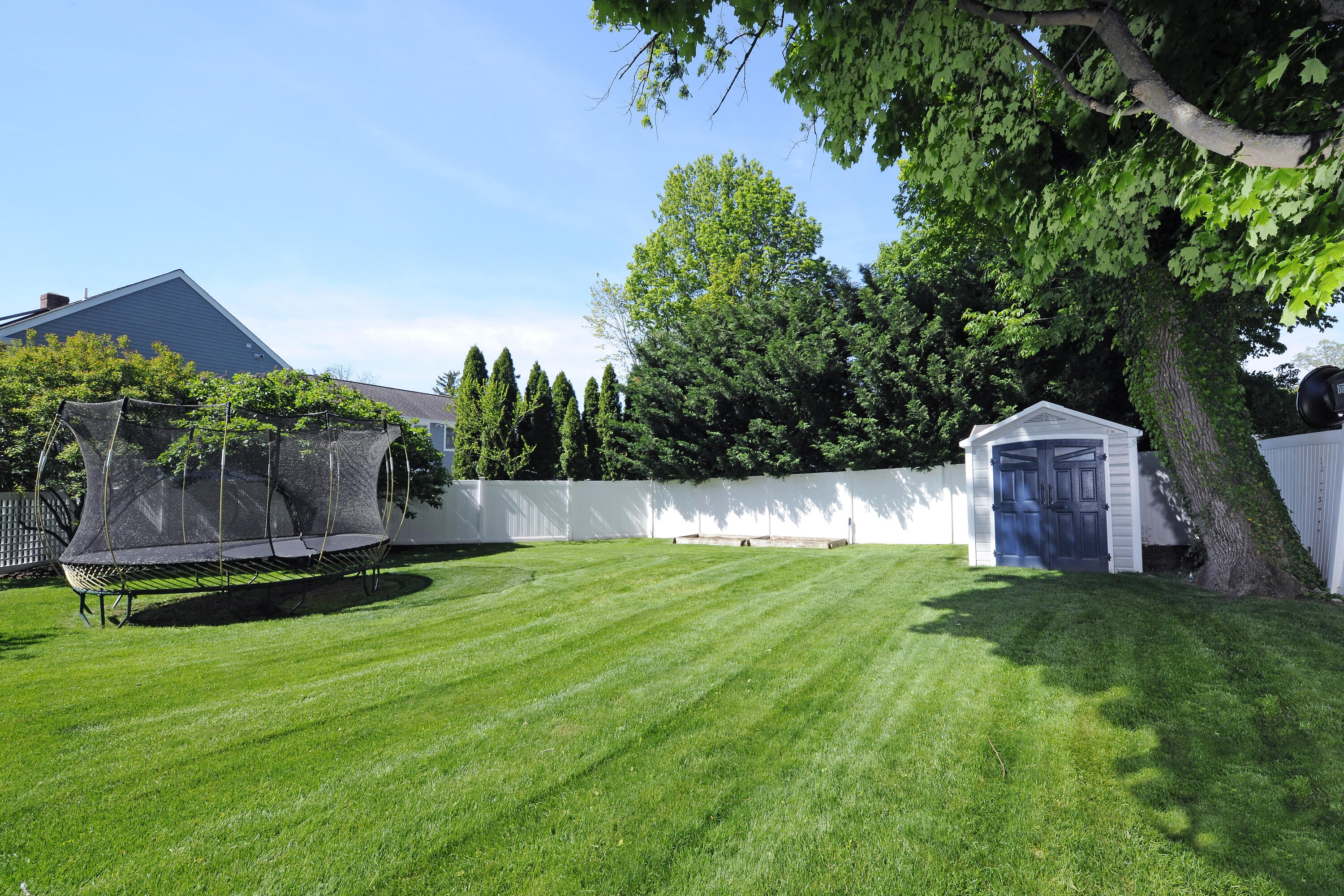 27 A Middlesex Road Darien, CT 06820 - Photo 27 of 27 a view of a back yard