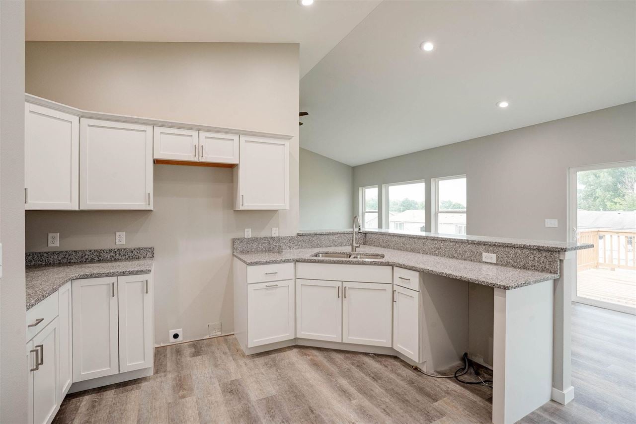 112 Cherry Lane Riverside, IA 52327 - Photo 4 of 37 Gallery Image 4