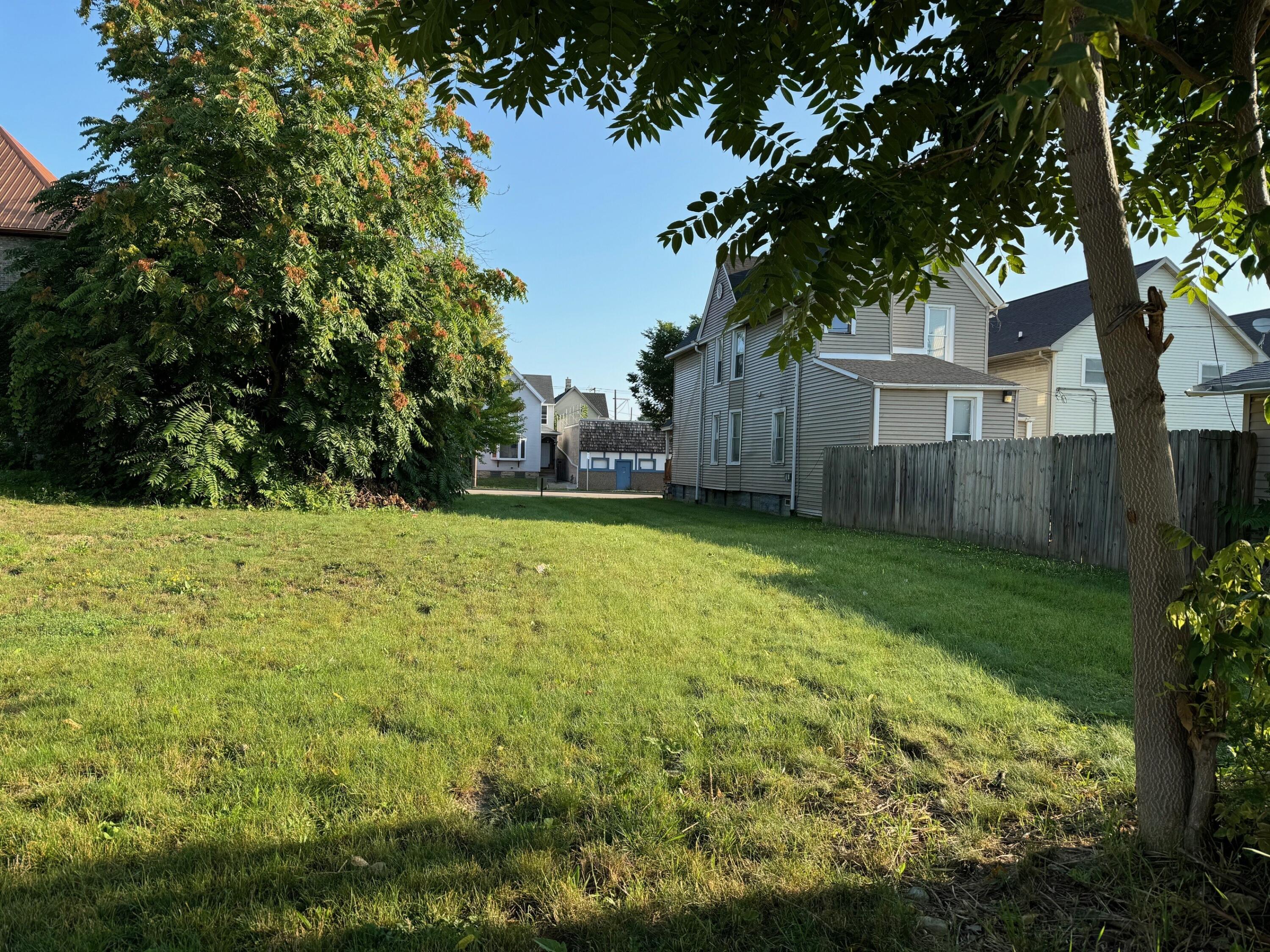 1821 West State Street Milwaukee, WI 53233 - Photo 2 of 6 1821 w state 3