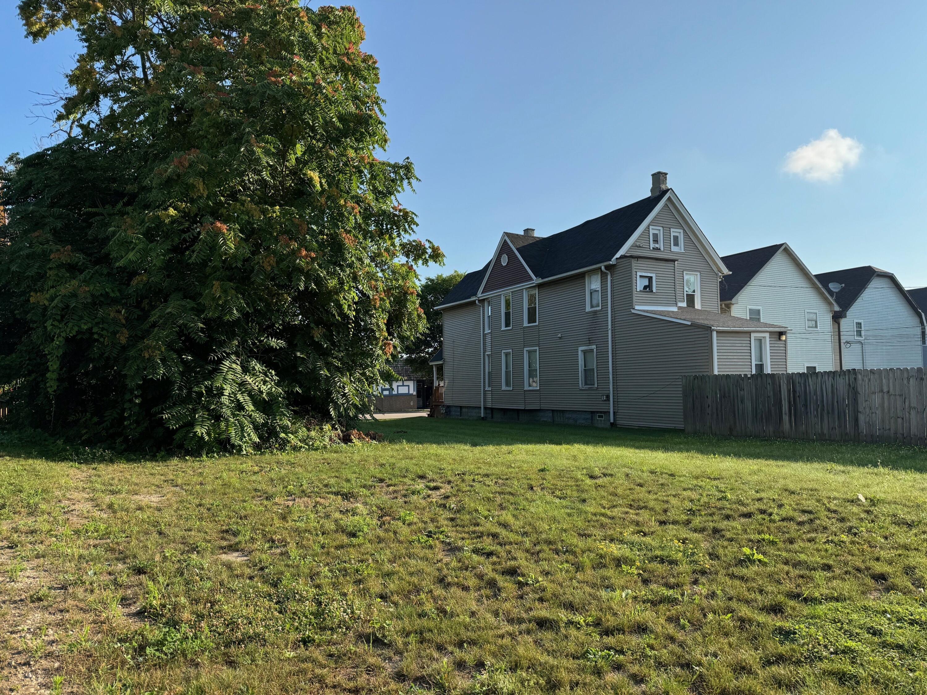 1821 West State Street Milwaukee, WI 53233 - Photo 4 of 6 1821 w state 4