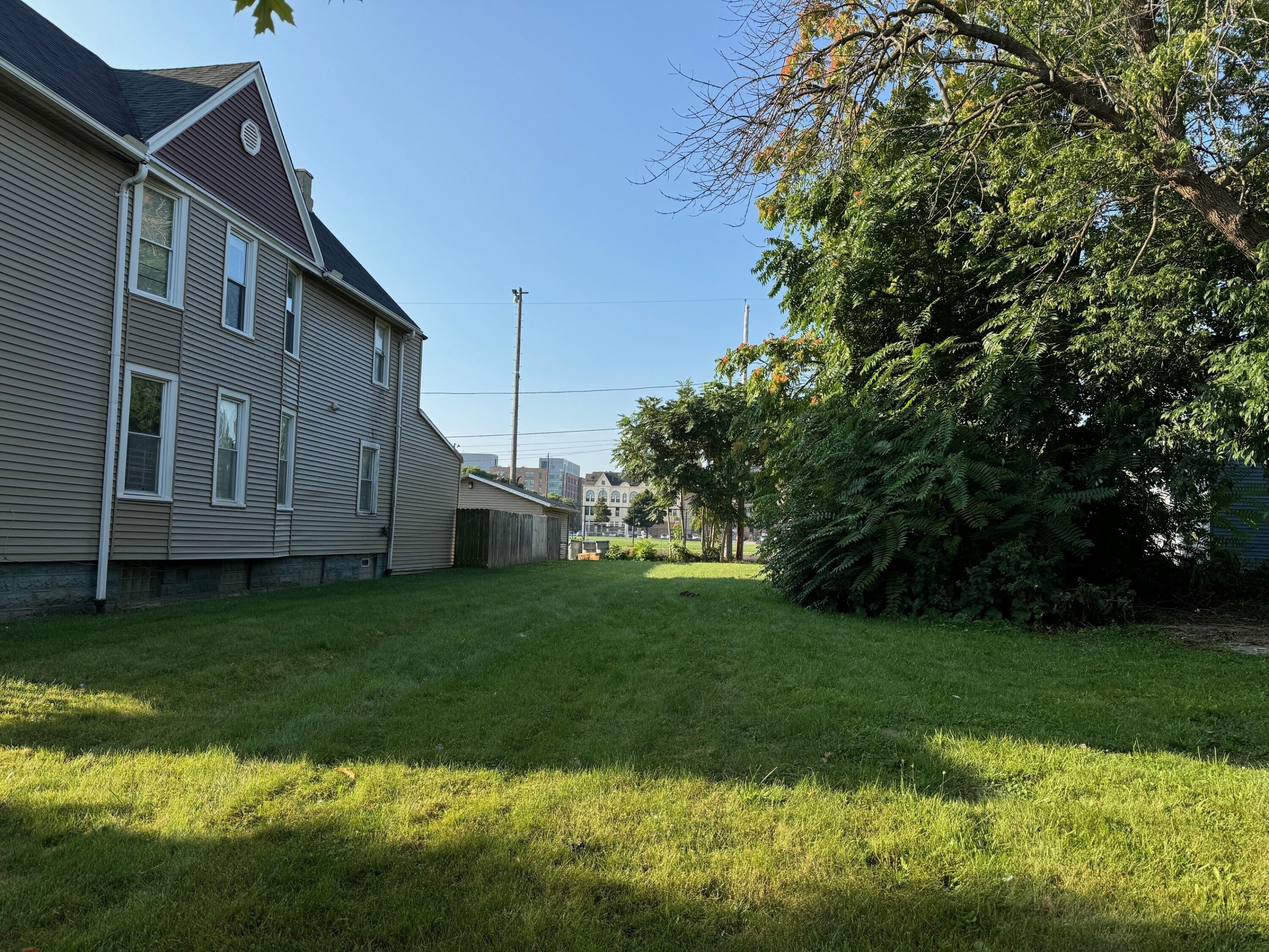 1821 West State Street Milwaukee, WI 53233 - Photo 5 of 6 1821 w state 5