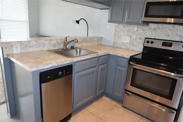 $1,000 | 2802 Nueces Street, Unit 306, Austin, TX 78705