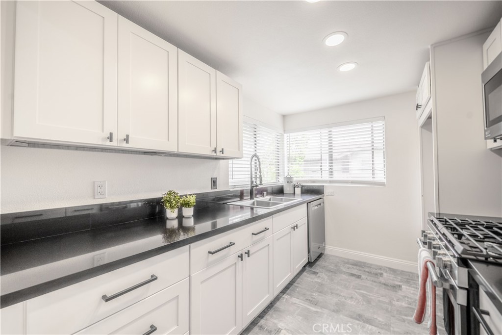 46 Echo Run, Unit 16 Irvine, CA 92614 - Photo 5 of 25