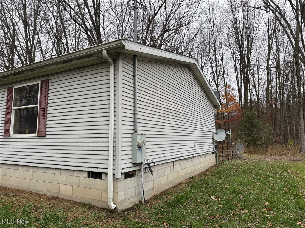 3690 Anderson Anthony Road Leavittsburg, OH 44430 - Photo 17 of 18 View of home's exterior with crawl space and a yard