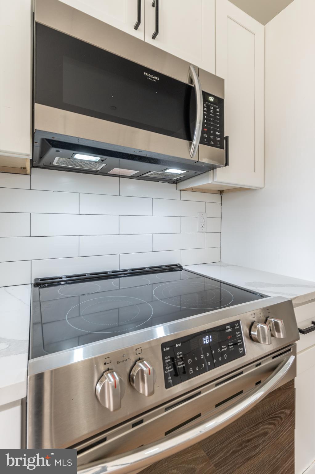 85 East Sharpnack Street Philadelphia, PA 19119 - Photo 27 of 47 a close view of stove top oven
