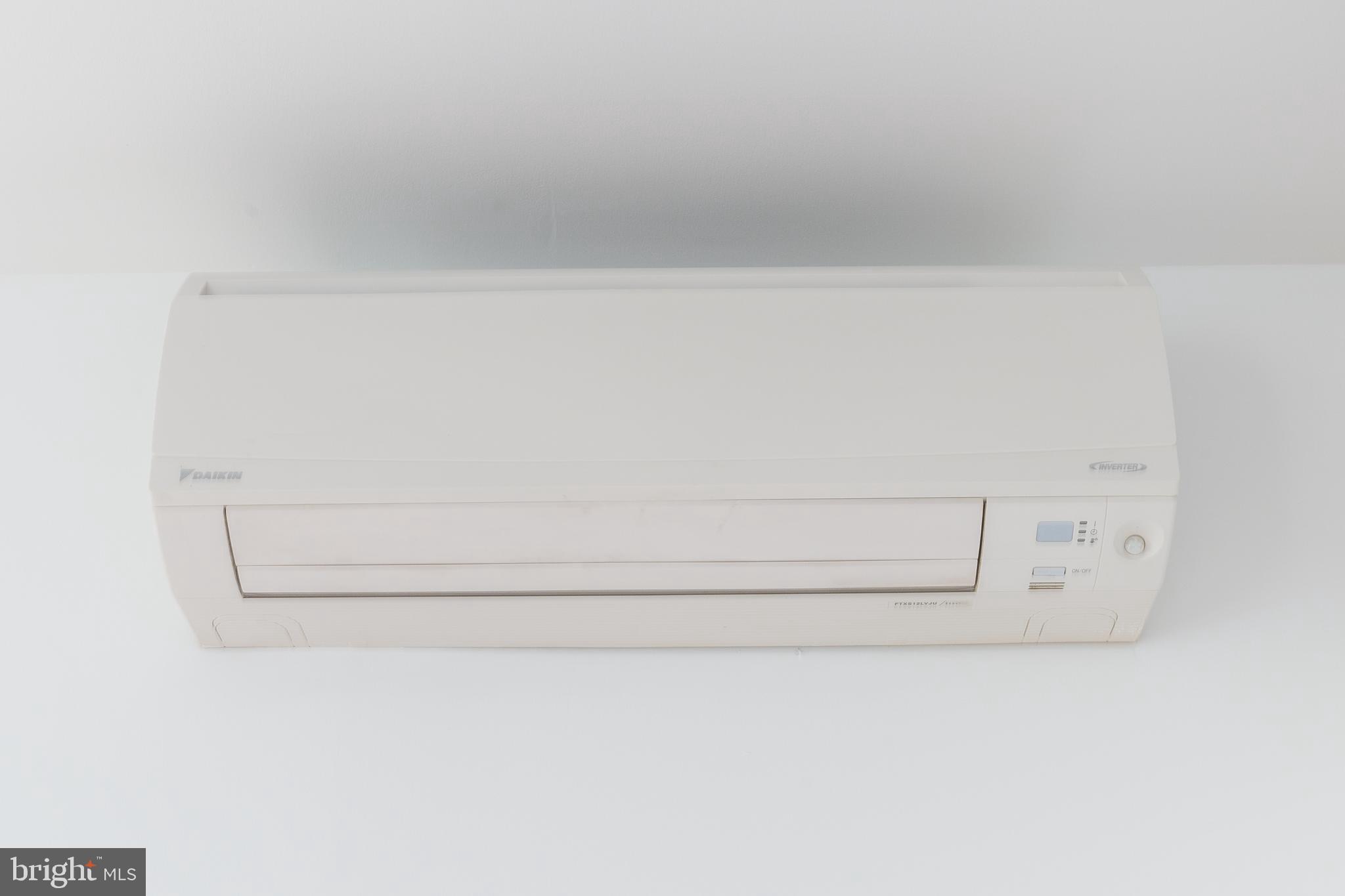 85 East Sharpnack Street Philadelphia, PA 19119 - Photo 32 of 47 a close up of a bathtub