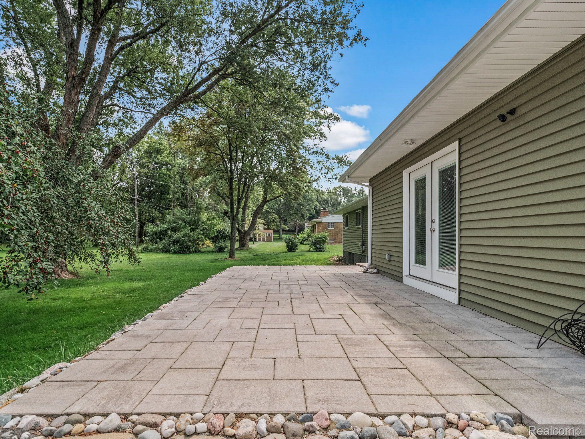1256 Shenandoah Drive Rochester, MI 48306 - Photo 26 of 31 Beautiful Patio