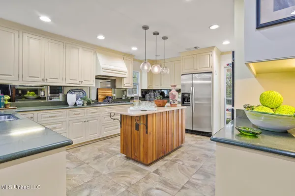 $450,000 | 1512 Eastover Drive, Jackson, MS 39211
