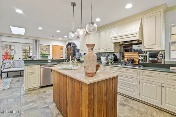 $450,000 | 1512 Eastover Drive, Jackson, MS 39211