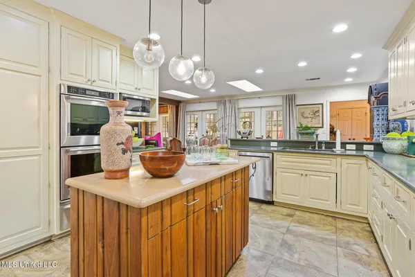 $450,000 | 1512 Eastover Drive, Jackson, MS 39211