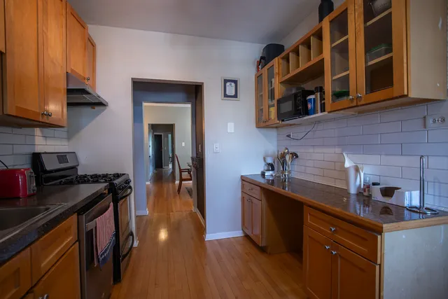 $2,100 | 2048 West Fargo Avenue, Unit 3W, Chicago, IL 60645