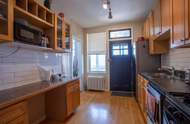 $2,100 | 2048 West Fargo Avenue, Unit 3W, Chicago, IL 60645