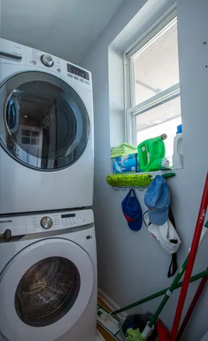 $2,100 | 2048 West Fargo Avenue, Unit 3W, Chicago, IL 60645