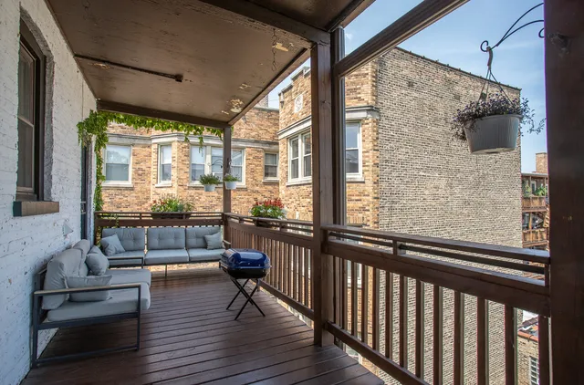 $2,100 | 2048 West Fargo Avenue, Unit 3W, Chicago, IL 60645