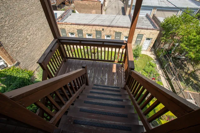 $2,100 | 2048 West Fargo Avenue, Unit 3W, Chicago, IL 60645