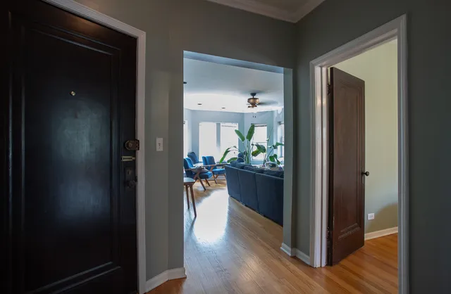 $2,100 | 2048 West Fargo Avenue, Unit 3W, Chicago, IL 60645