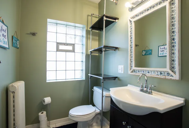 $2,100 | 2048 West Fargo Avenue, Unit 3W, Chicago, IL 60645