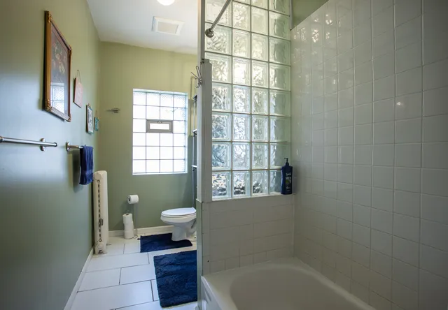 $2,100 | 2048 West Fargo Avenue, Unit 3W, Chicago, IL 60645