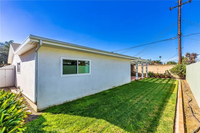$1,095,000 | 1915 West St Gertrude Place, Santa Ana, CA 92704