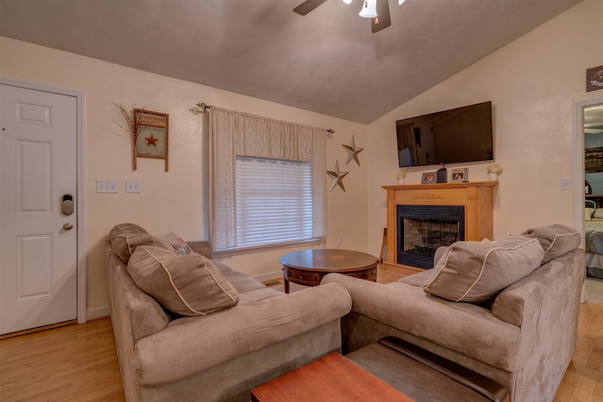 1262 Carroll Road Goodview, VA 24095 - Photo 8 of 30 07-DSC00161-2_2-2_3-2_4-2_5-2