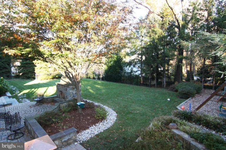 8201 Burning Tree Road Bethesda, MD 20817 - Photo 18 of 29 Back yard