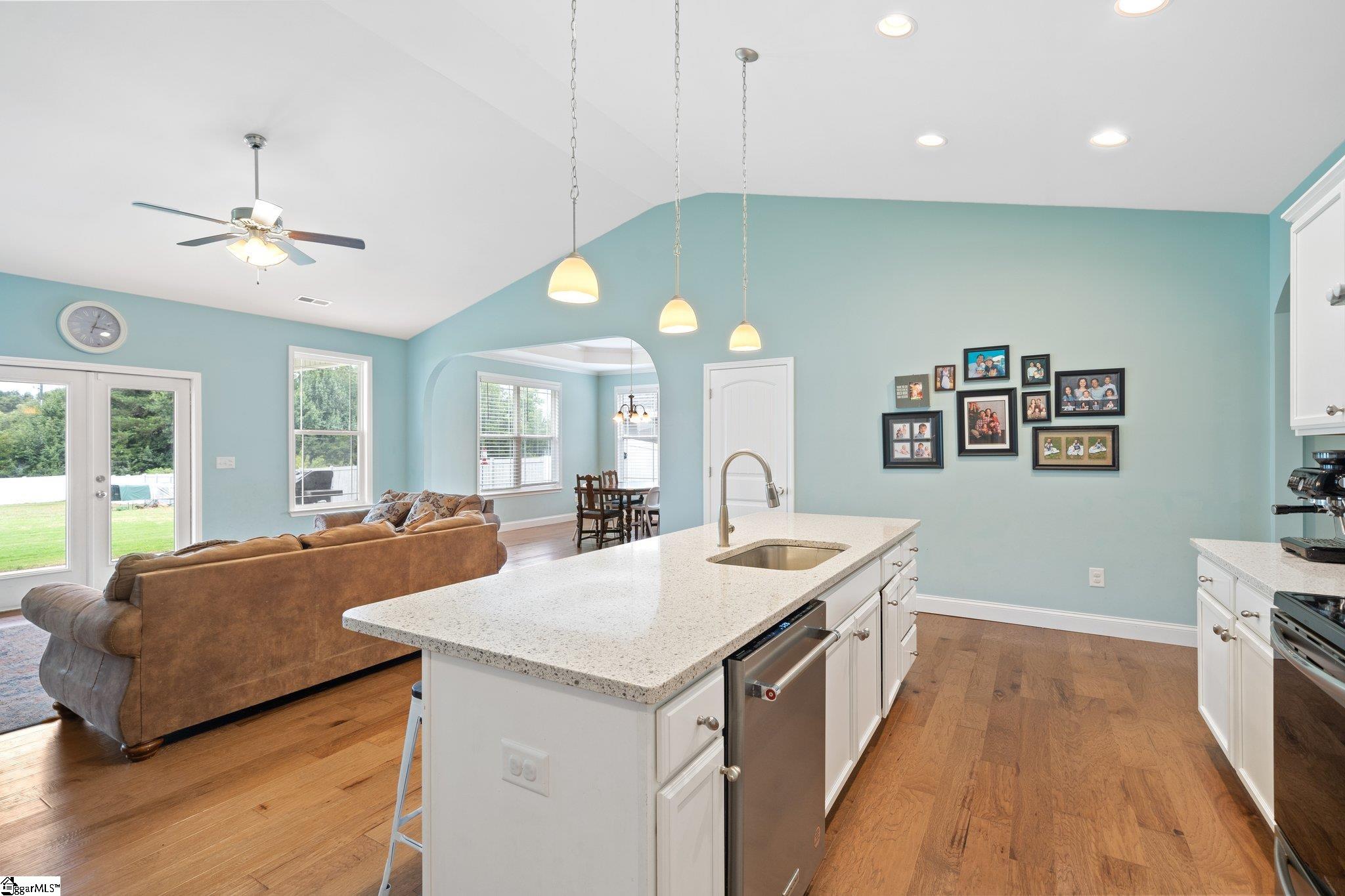 343 Waters Road Taylors, SC 29687 - Photo 8 of 36