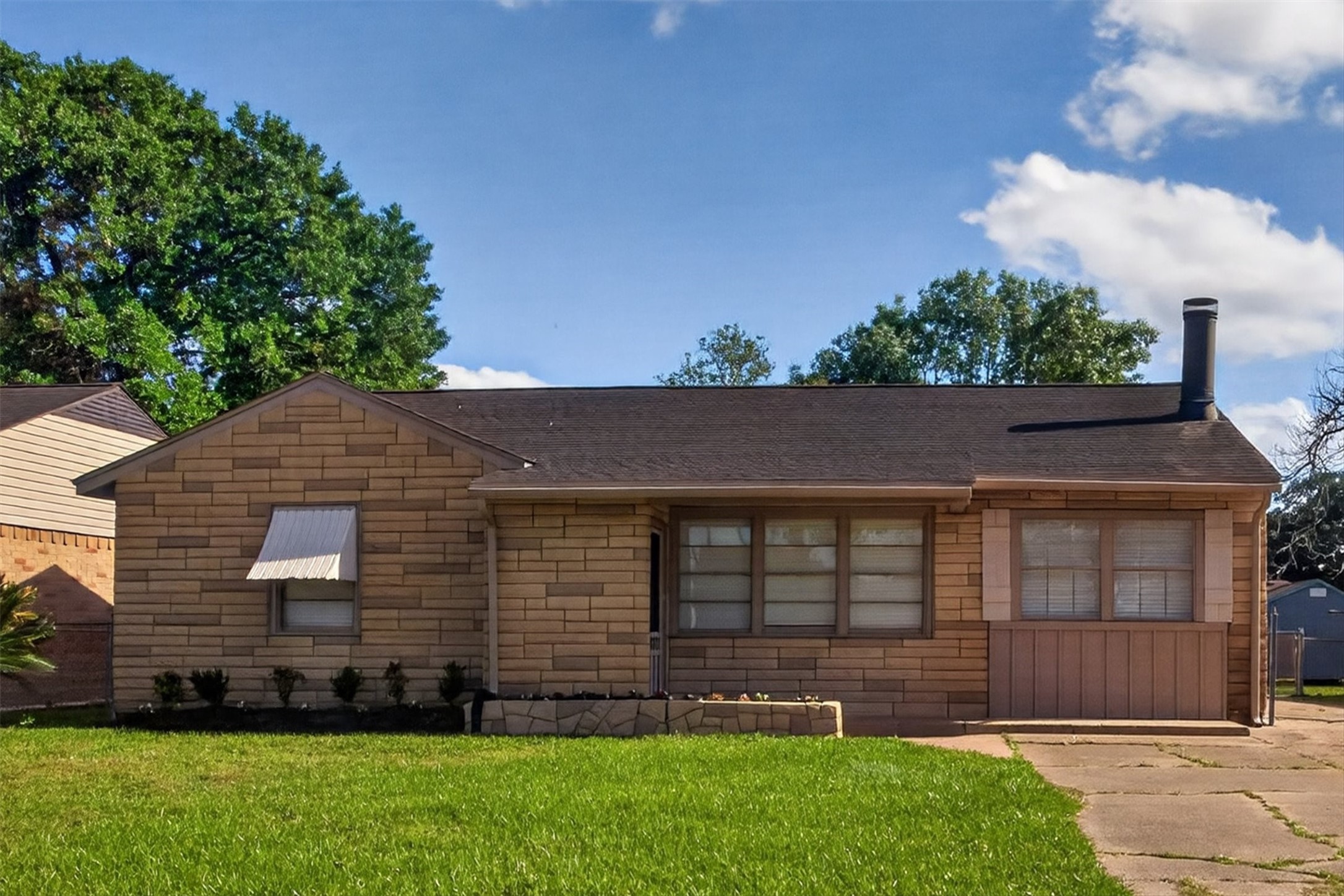 920 Nottingham Drive Angleton, TX 77515 - Photo 1 of 29