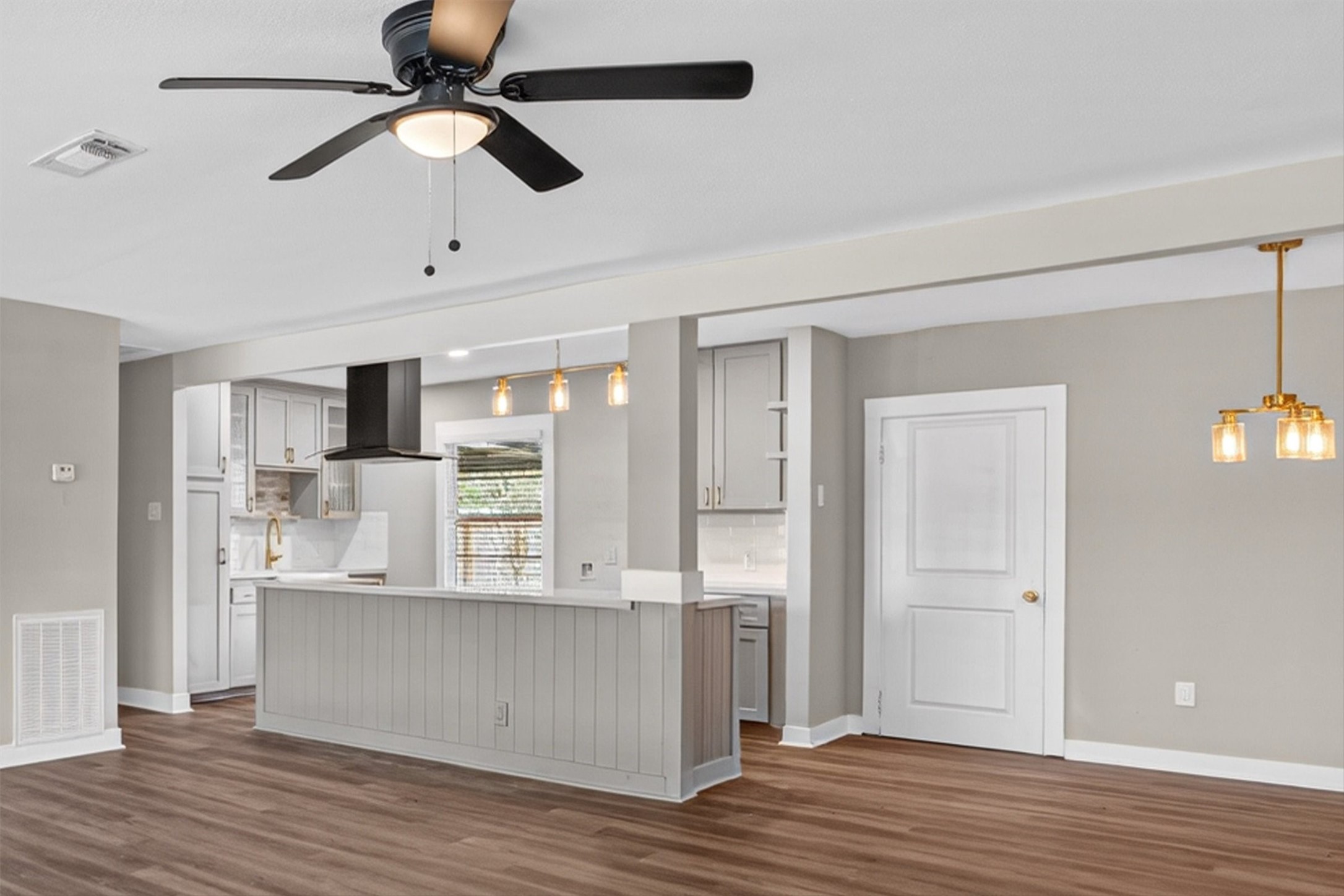 920 Nottingham Drive Angleton, TX 77515 - Photo 2 of 29