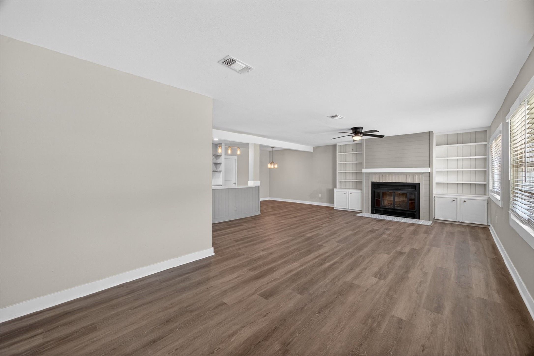 920 Nottingham Drive Angleton, TX 77515 - Photo 4 of 29