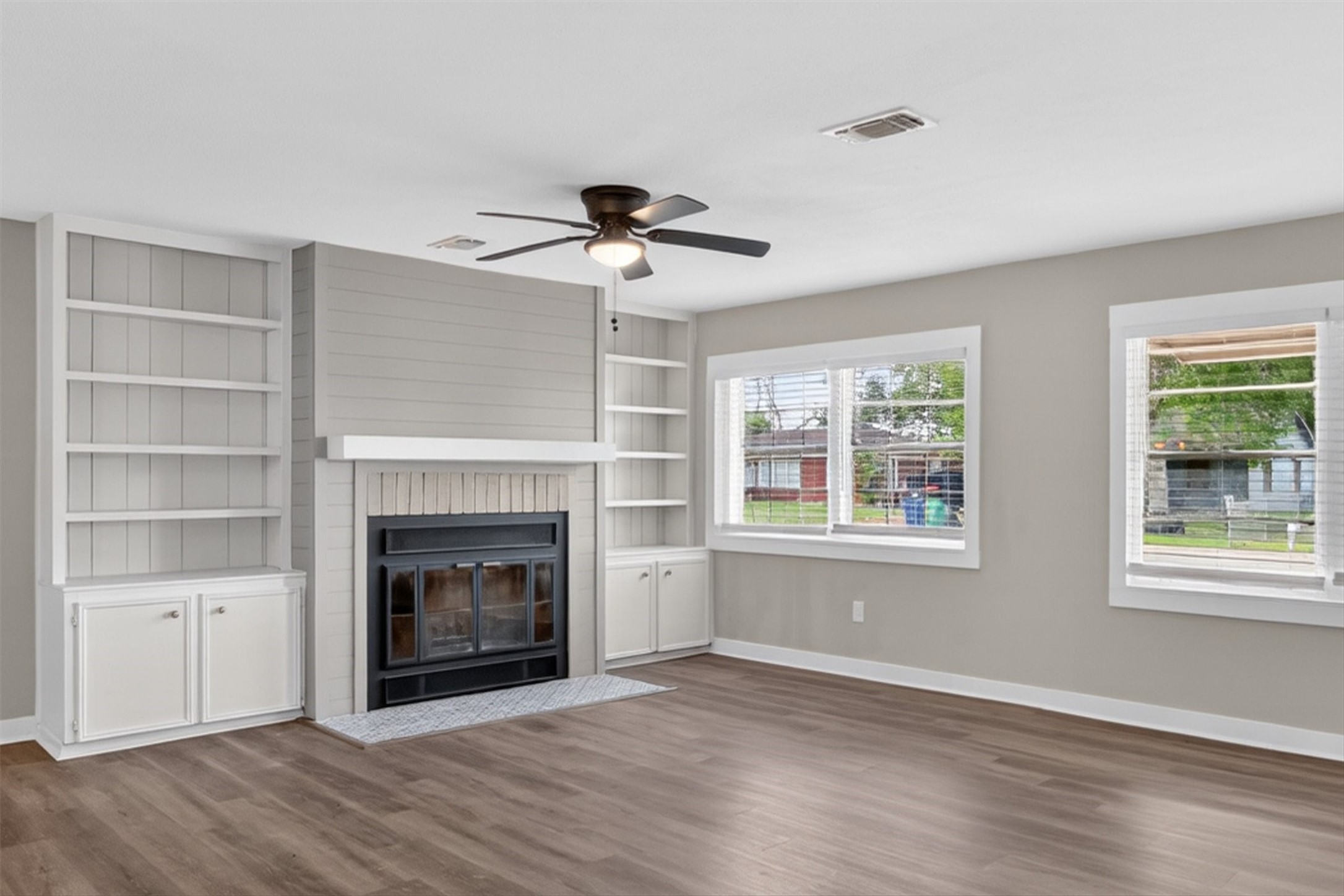 920 Nottingham Drive Angleton, TX 77515 - Photo 5 of 29