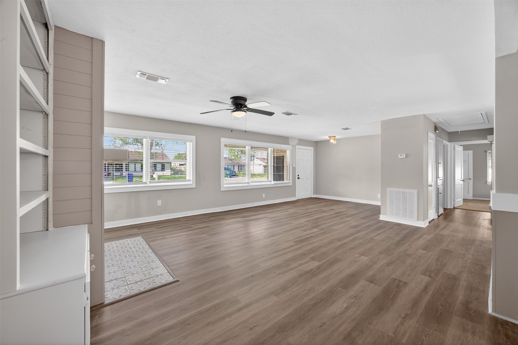 920 Nottingham Drive Angleton, TX 77515 - Photo 6 of 29