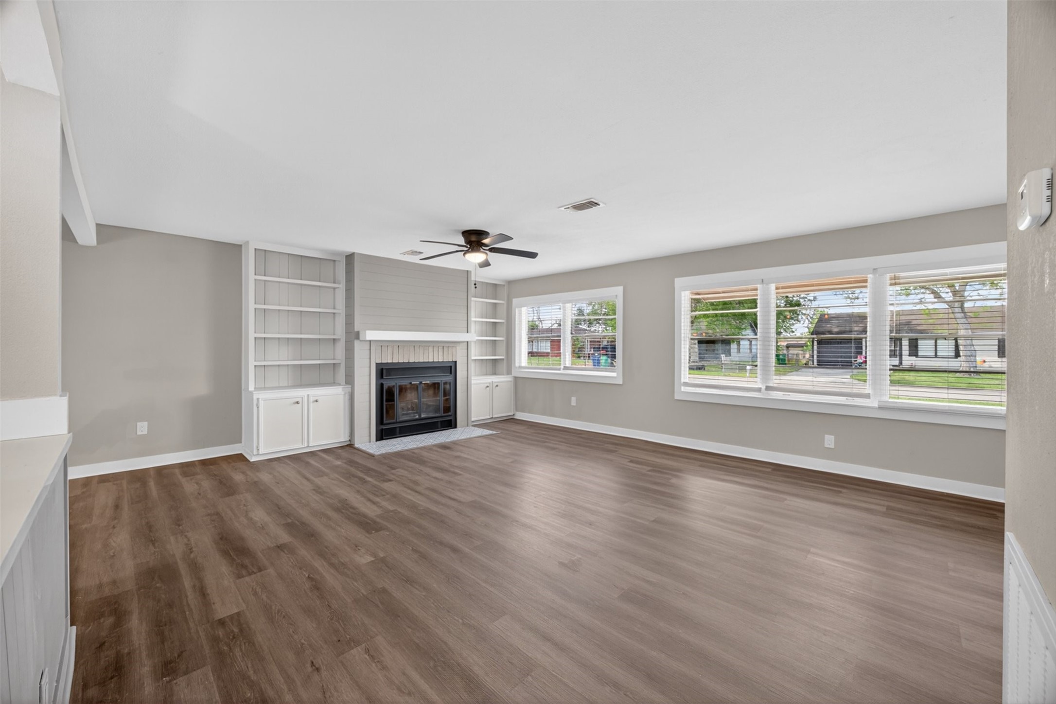 920 Nottingham Drive Angleton, TX 77515 - Photo 7 of 29